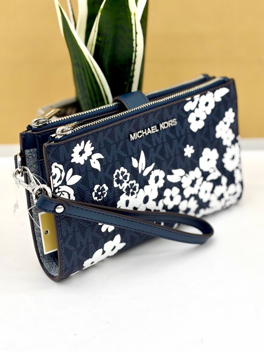 MICHAEL KORS Jet Set Travel Large Printed Signature Logo Wristlet Admiral - Picture 10 of 11